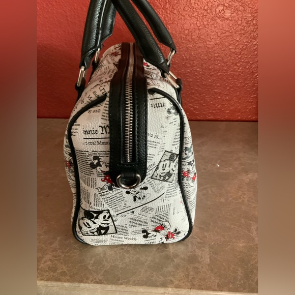 Beautiful Disney purse - Picture 3 of 7